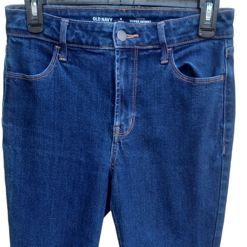 910038.....Old Navy Super Skinny Jeans Size 6short, W26", 25"Inseam 10"Risw